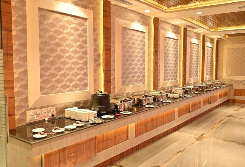 酒店 Aakriti Clarks Inn Express