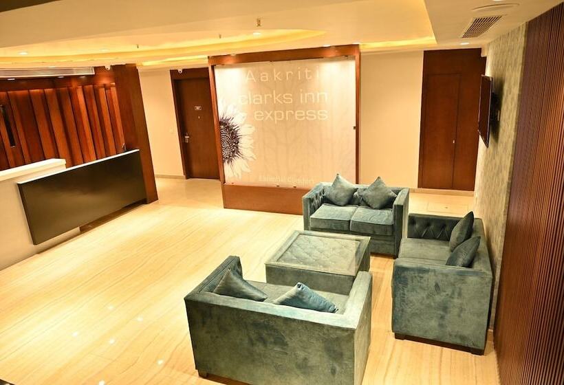 酒店 Aakriti Clarks Inn Express