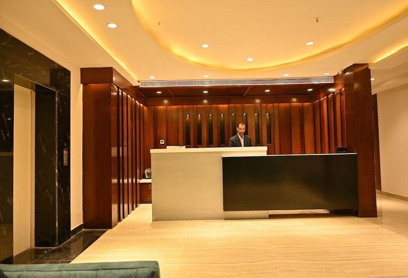 酒店 Aakriti Clarks Inn Express