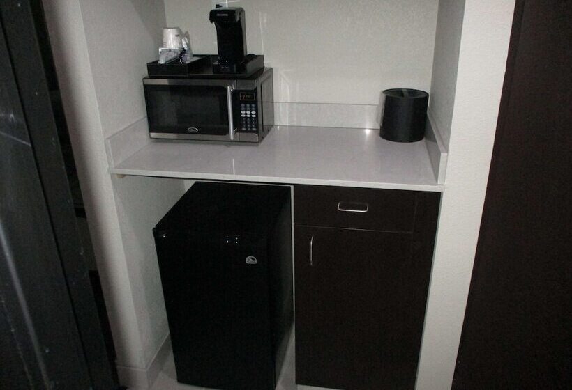 Отель Best Western Plus Mcpherson