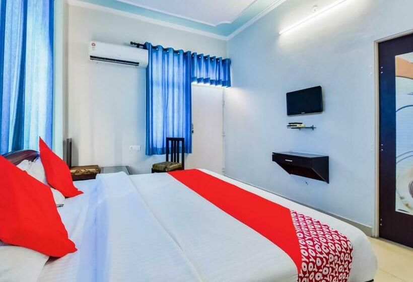 בית מלון כפרי Capital O 78850 Shamrock Inn