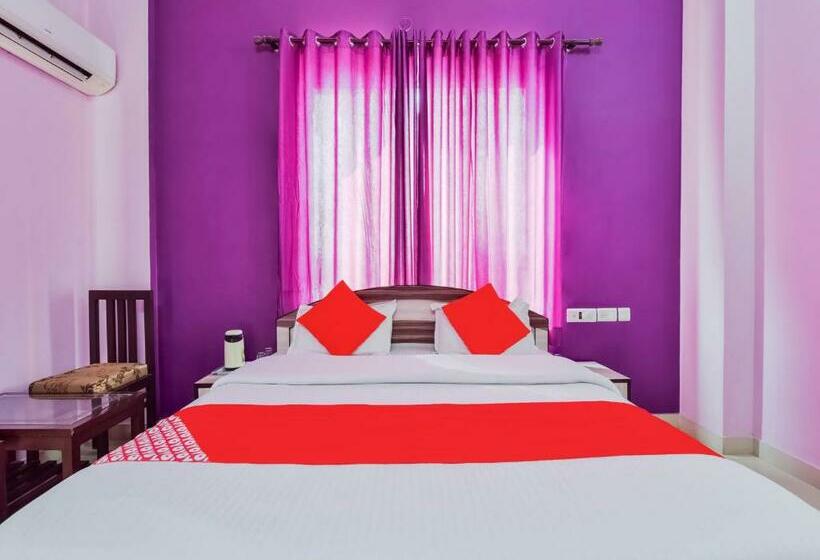 בית מלון כפרי Capital O 78850 Shamrock Inn