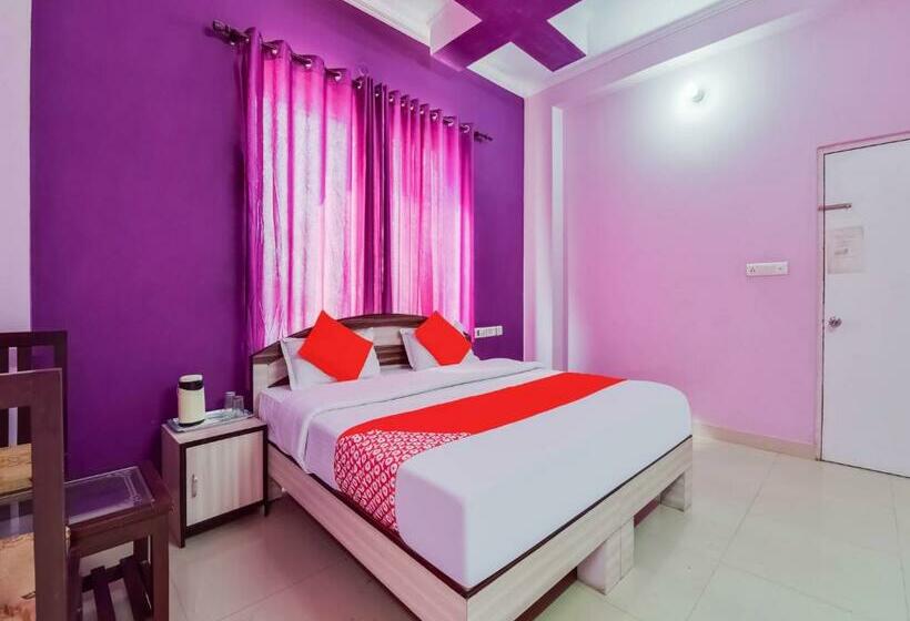 בית מלון כפרי Capital O 78850 Shamrock Inn