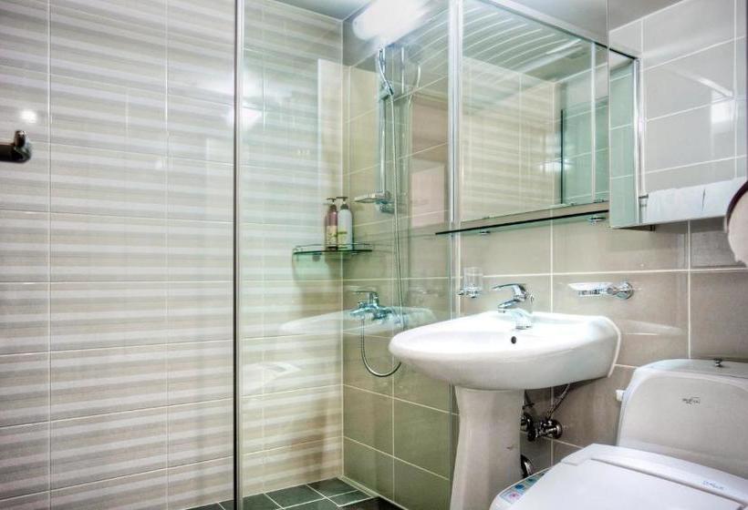 호텔 Cheongpung Resort Hill House