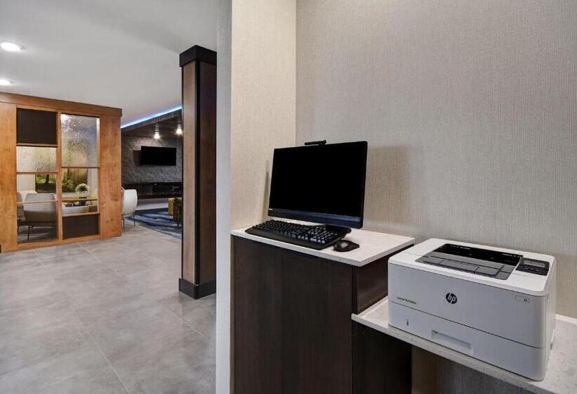 Отель Fairfield By Marriott Inn & Suites Grand Rapids Wyoming