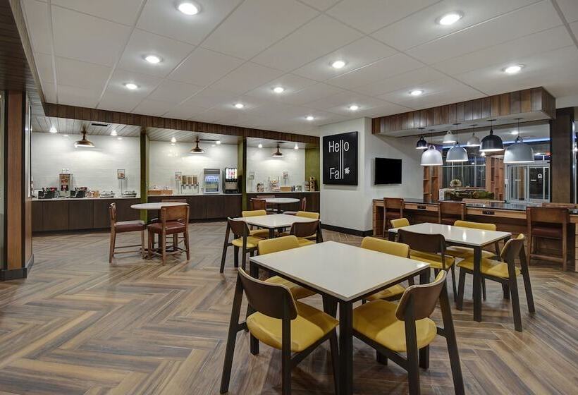 Отель Fairfield By Marriott Inn & Suites Grand Rapids Wyoming