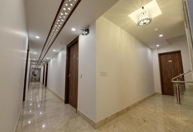 ホテル Golden Tree