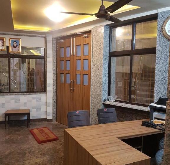 בית מלון כפרי K K Renuka Dharamshala