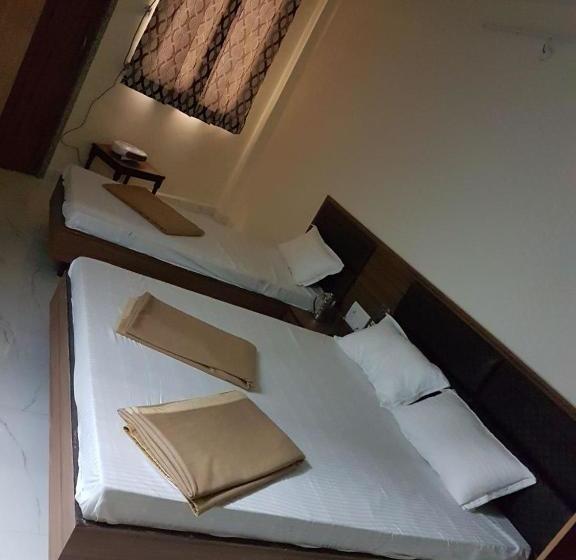 בית מלון כפרי K K Renuka Dharamshala