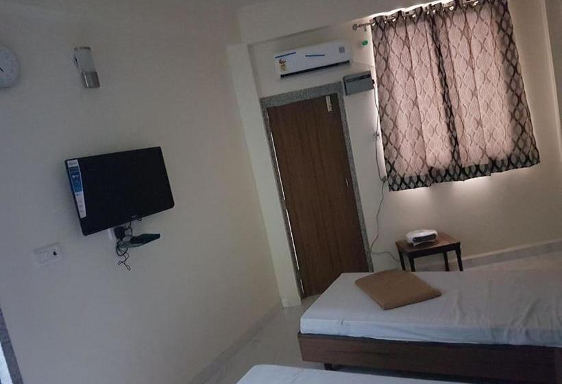 בית מלון כפרי K K Renuka Dharamshala