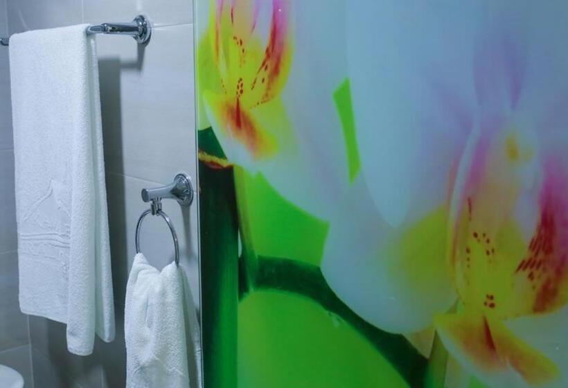 Отель Kamaleb Farallones