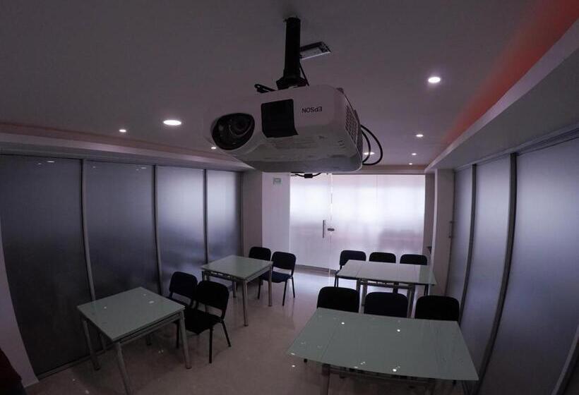 Отель Kamaleb Farallones