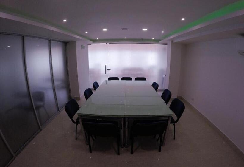 Отель Kamaleb Farallones