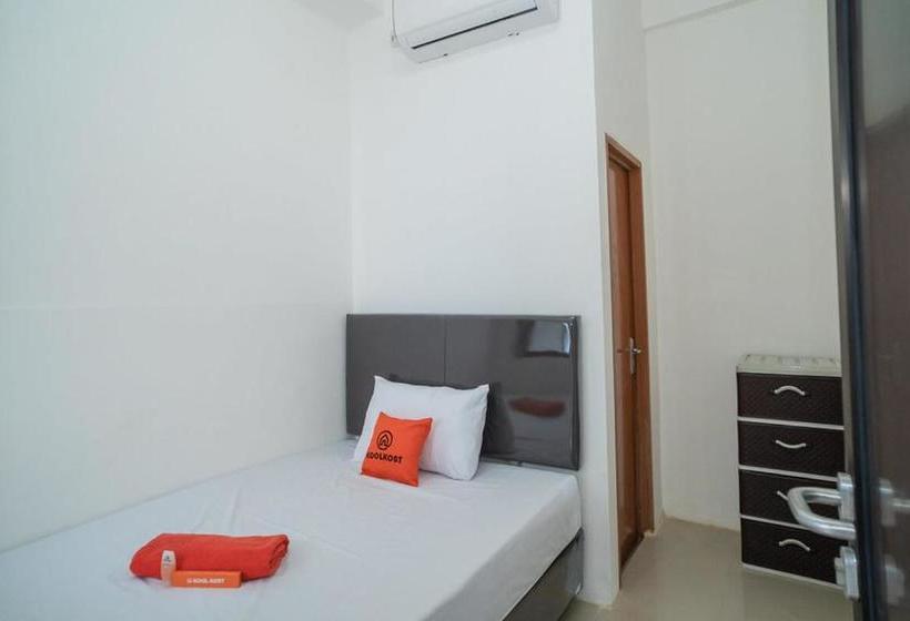 Отель Koolkost Syariah At Jalan Cemara Koja
