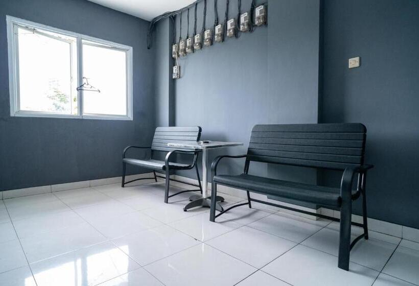 Отель Living Kost Syariah At Alam Sutera Redpartner