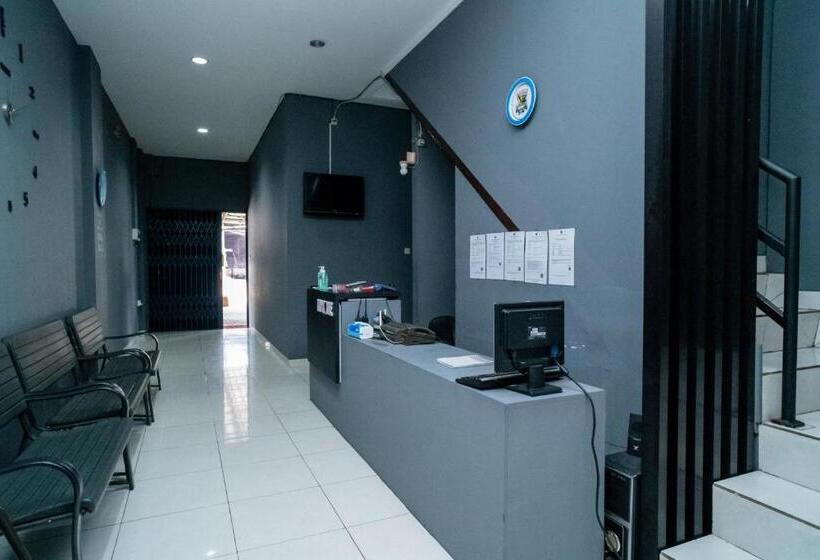 Отель Living Kost Syariah At Alam Sutera Redpartner