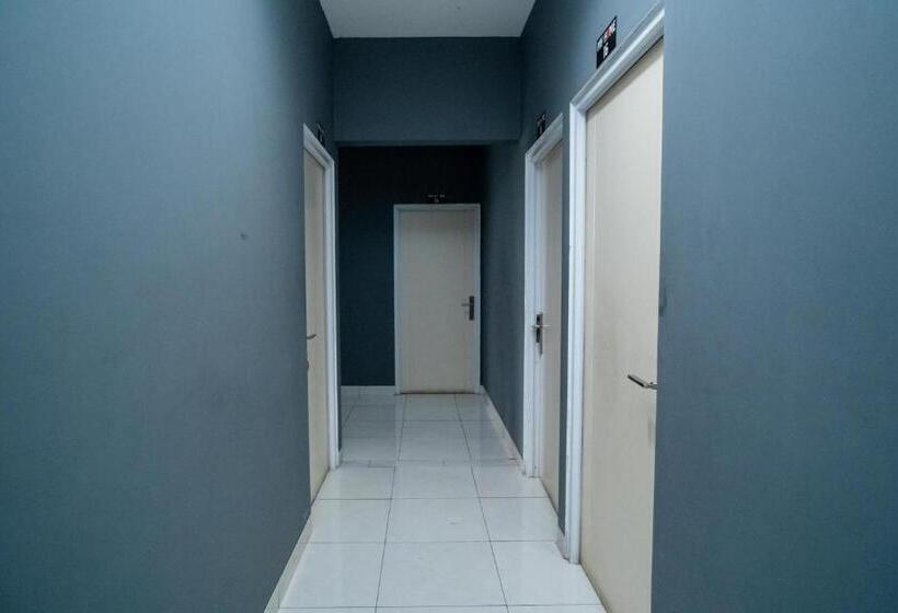 Отель Living Kost Syariah At Alam Sutera Redpartner