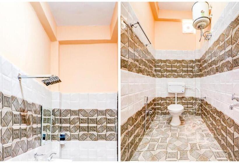 酒店 Oyo 77242 R K Residency Sgpgi