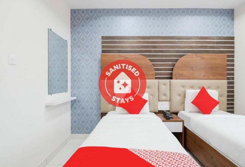 בית מלון כפרי Oyo 78730 Navya Grand Lodge