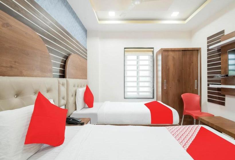 בית מלון כפרי Oyo 78730 Navya Grand Lodge