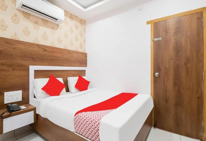 בית מלון כפרי Oyo 78730 Navya Grand Lodge