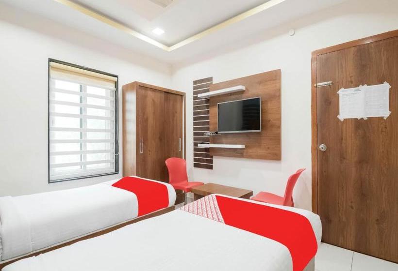 בית מלון כפרי Oyo 78730 Navya Grand Lodge