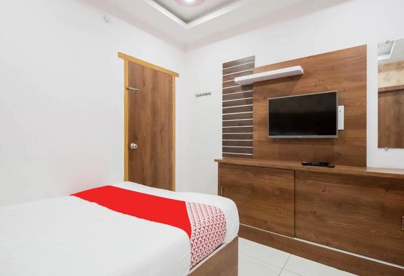 בית מלון כפרי Oyo 78730 Navya Grand Lodge