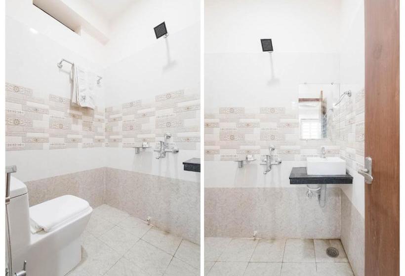 בית מלון כפרי Oyo 78730 Navya Grand Lodge