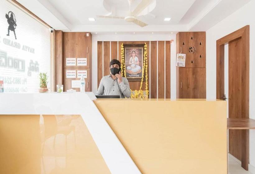 בית מלון כפרי Oyo 78730 Navya Grand Lodge