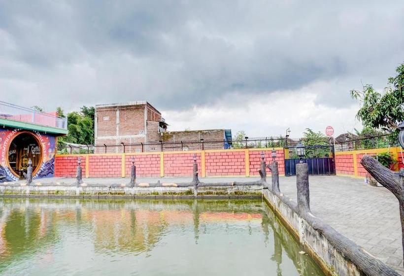 בית מלון כפרי Oyo 90303 Cafe & Homestay Kolam Pancing Abah