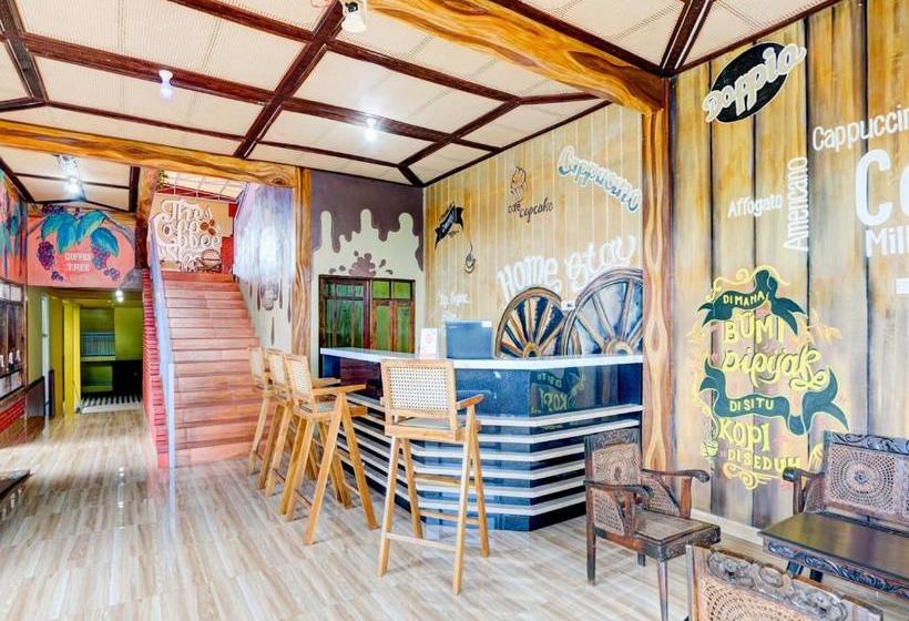 בית מלון כפרי Oyo 90303 Cafe & Homestay Kolam Pancing Abah