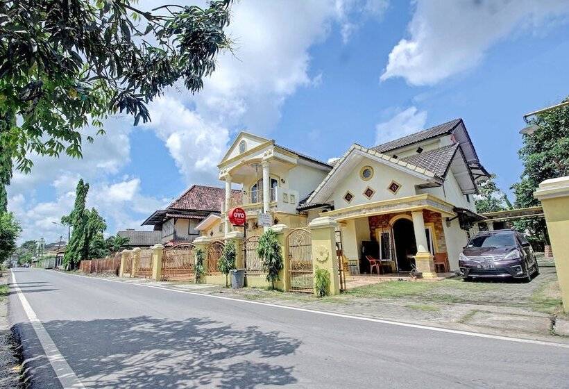 בית מלון כפרי Oyo 90307 Fj Alfaeyza Kost