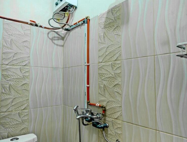 בית מלון כפרי Oyo 90307 Fj Alfaeyza Kost