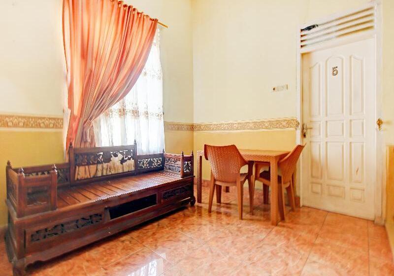 בית מלון כפרי Oyo 90307 Fj Alfaeyza Kost