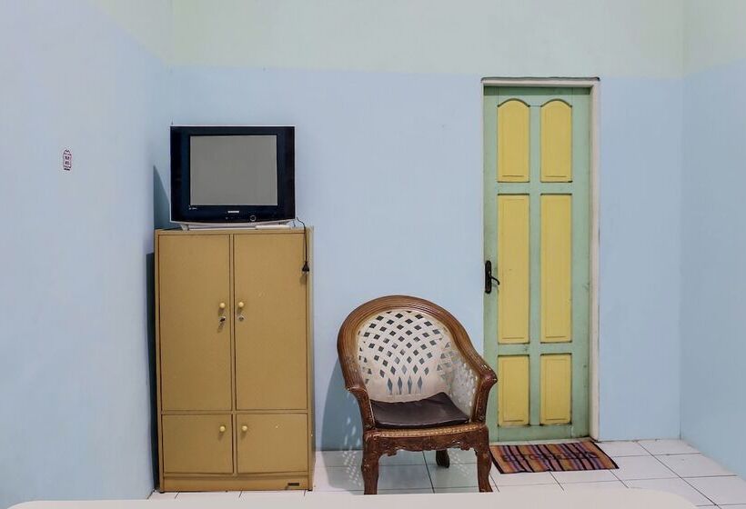 Отель Oyo 90316  Candri Pelaihari