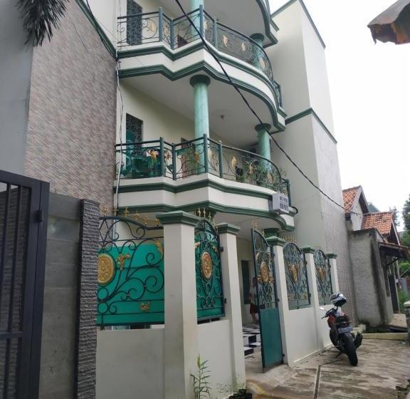 Отель Oyo 90323 Wisma Puspita Syariah
