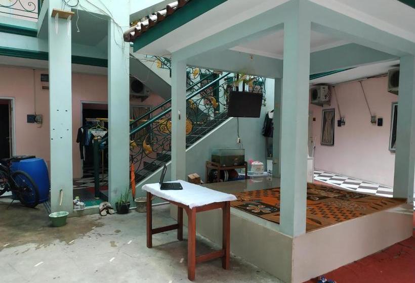 Отель Oyo 90323 Wisma Puspita Syariah