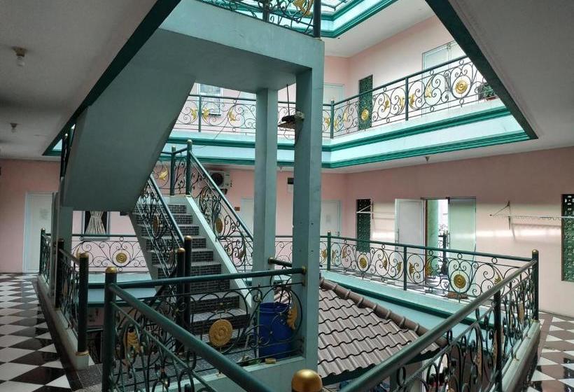 Отель Oyo 90323 Wisma Puspita Syariah