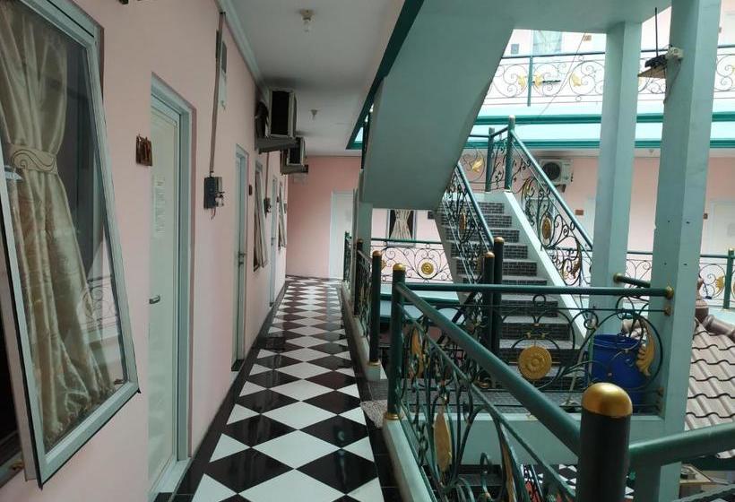 Отель Oyo 90323 Wisma Puspita Syariah