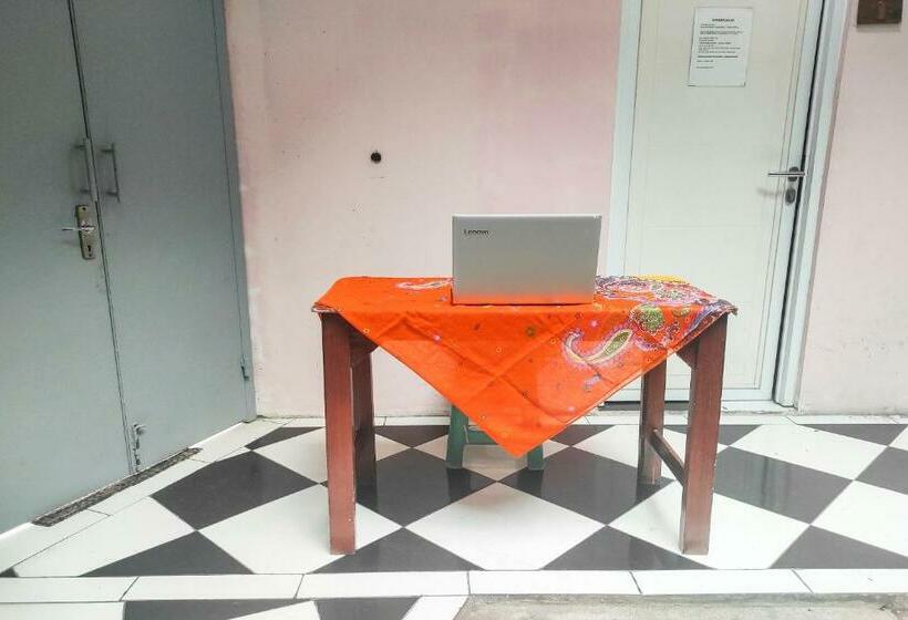 Отель Oyo 90323 Wisma Puspita Syariah