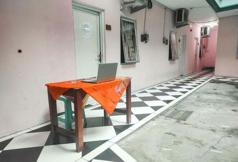 Отель Oyo 90323 Wisma Puspita Syariah