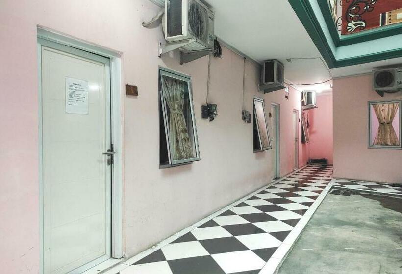 Отель Oyo 90323 Wisma Puspita Syariah