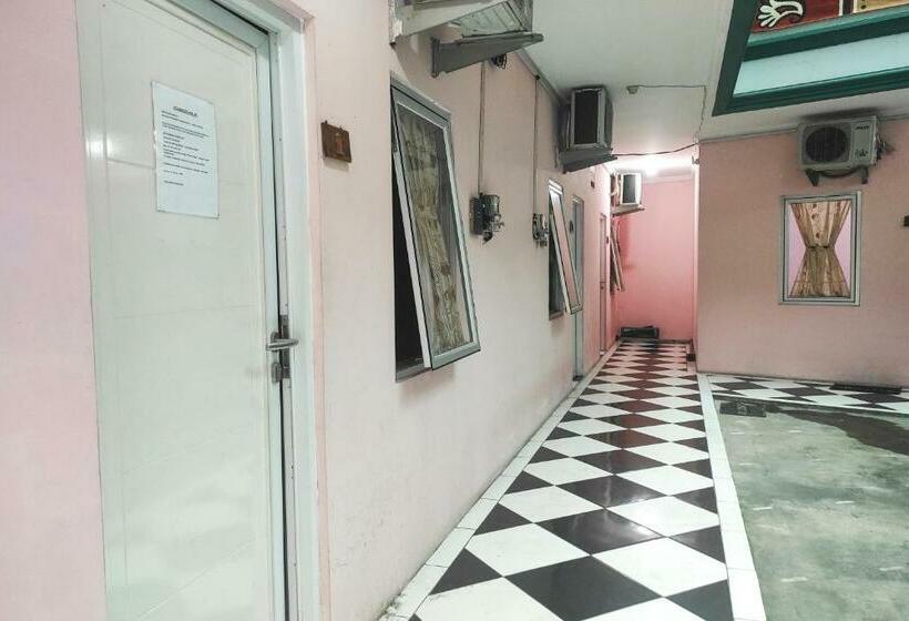 Отель Oyo 90323 Wisma Puspita Syariah