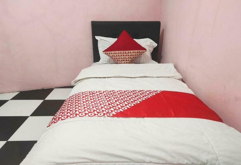 Отель Oyo 90323 Wisma Puspita Syariah