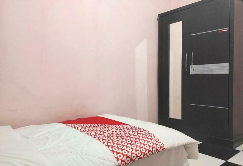 Отель Oyo 90323 Wisma Puspita Syariah