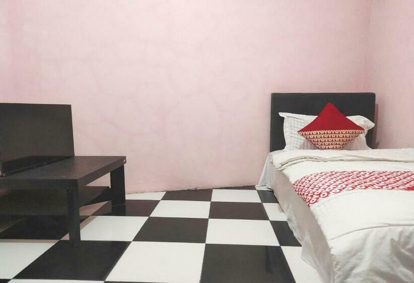 Отель Oyo 90323 Wisma Puspita Syariah