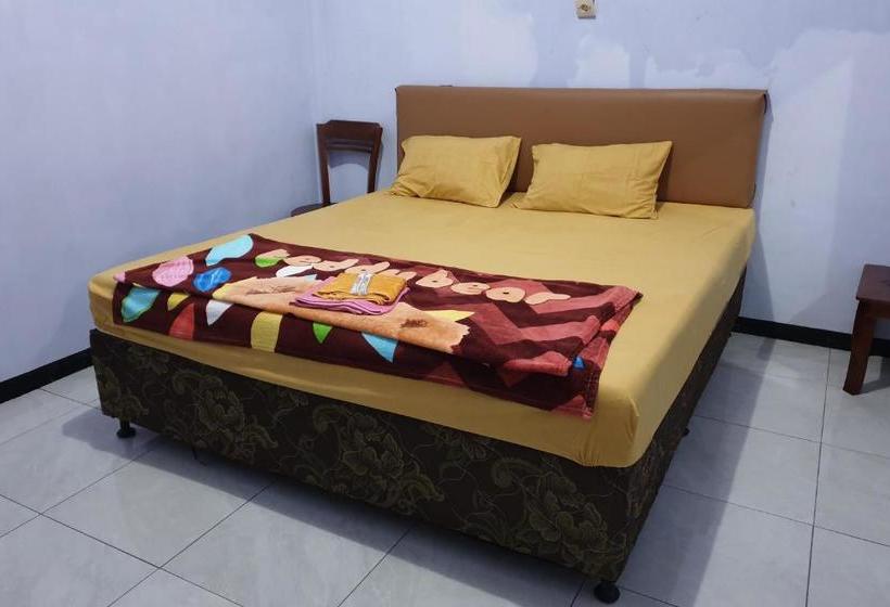 בית מלון כפרי Oyo 90328 Penginapan A3
