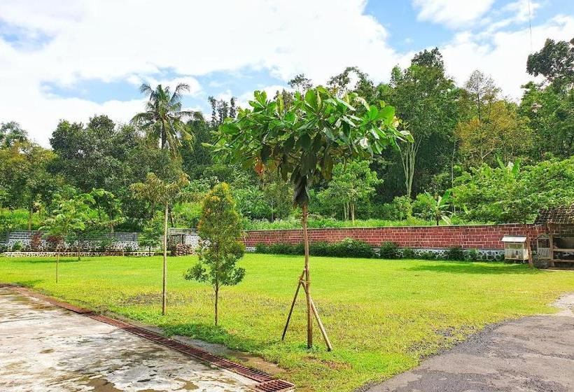 בית מלון כפרי Oyo 90328 Penginapan A3