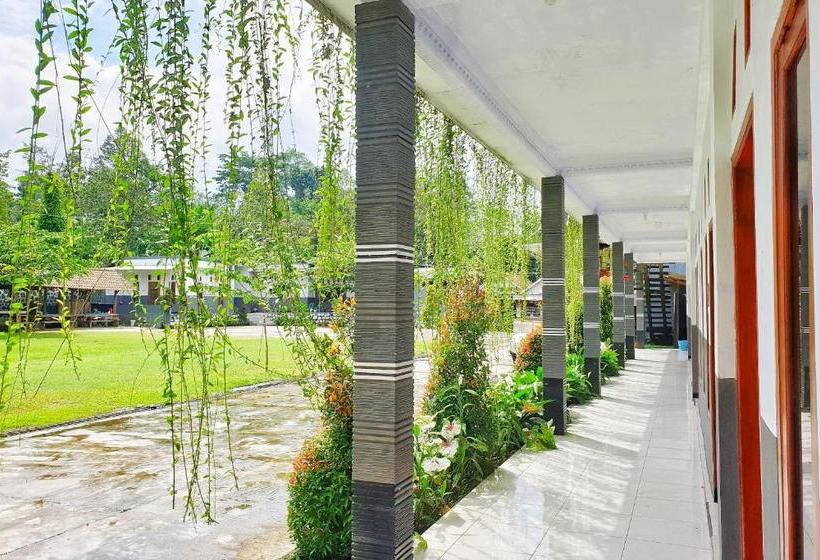 בית מלון כפרי Oyo 90328 Penginapan A3