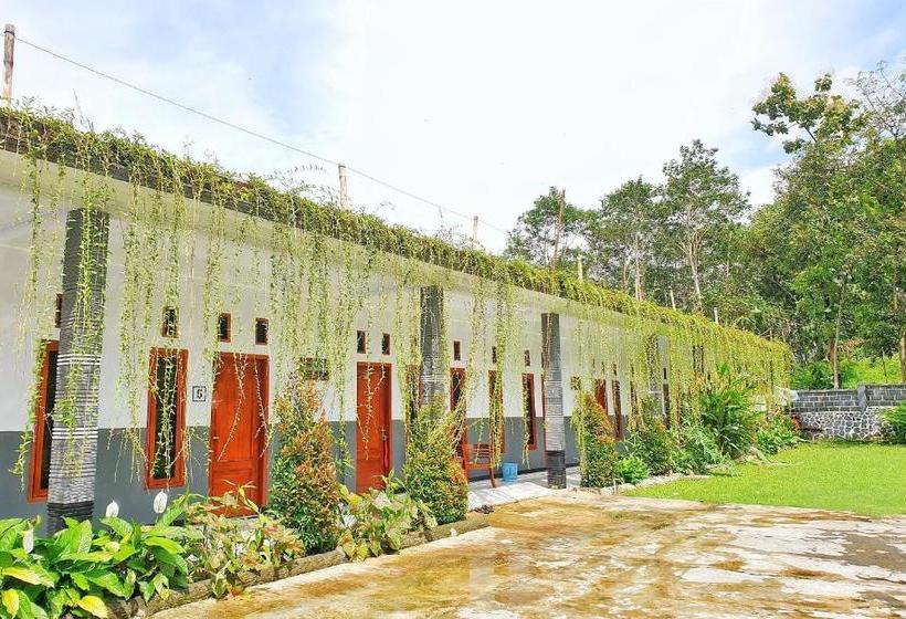 בית מלון כפרי Oyo 90328 Penginapan A3